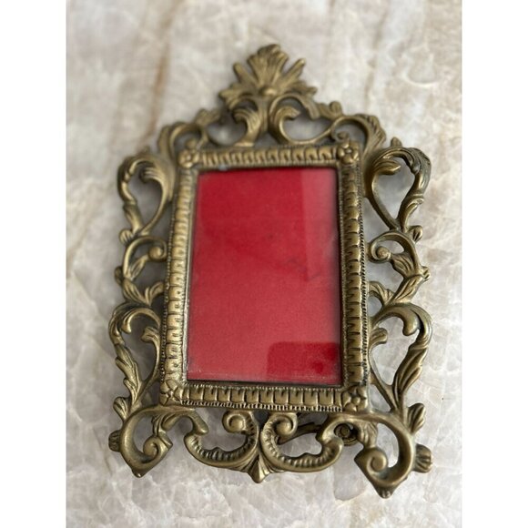 Antique Ornate Brass Picture Frame With Red Velvet Backing & Intricate Design 10 - Picture 4 of 10